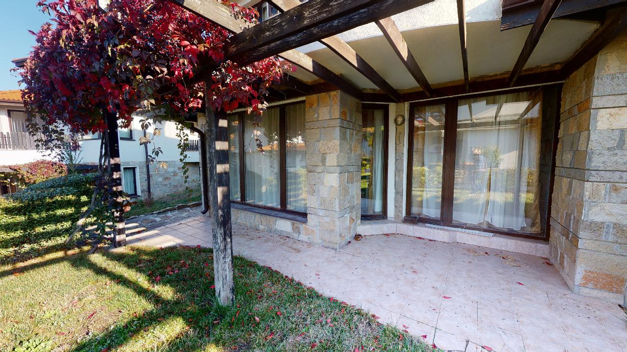Двухкомнатный апартамент в комплексе Bay View Villas, Кошарица