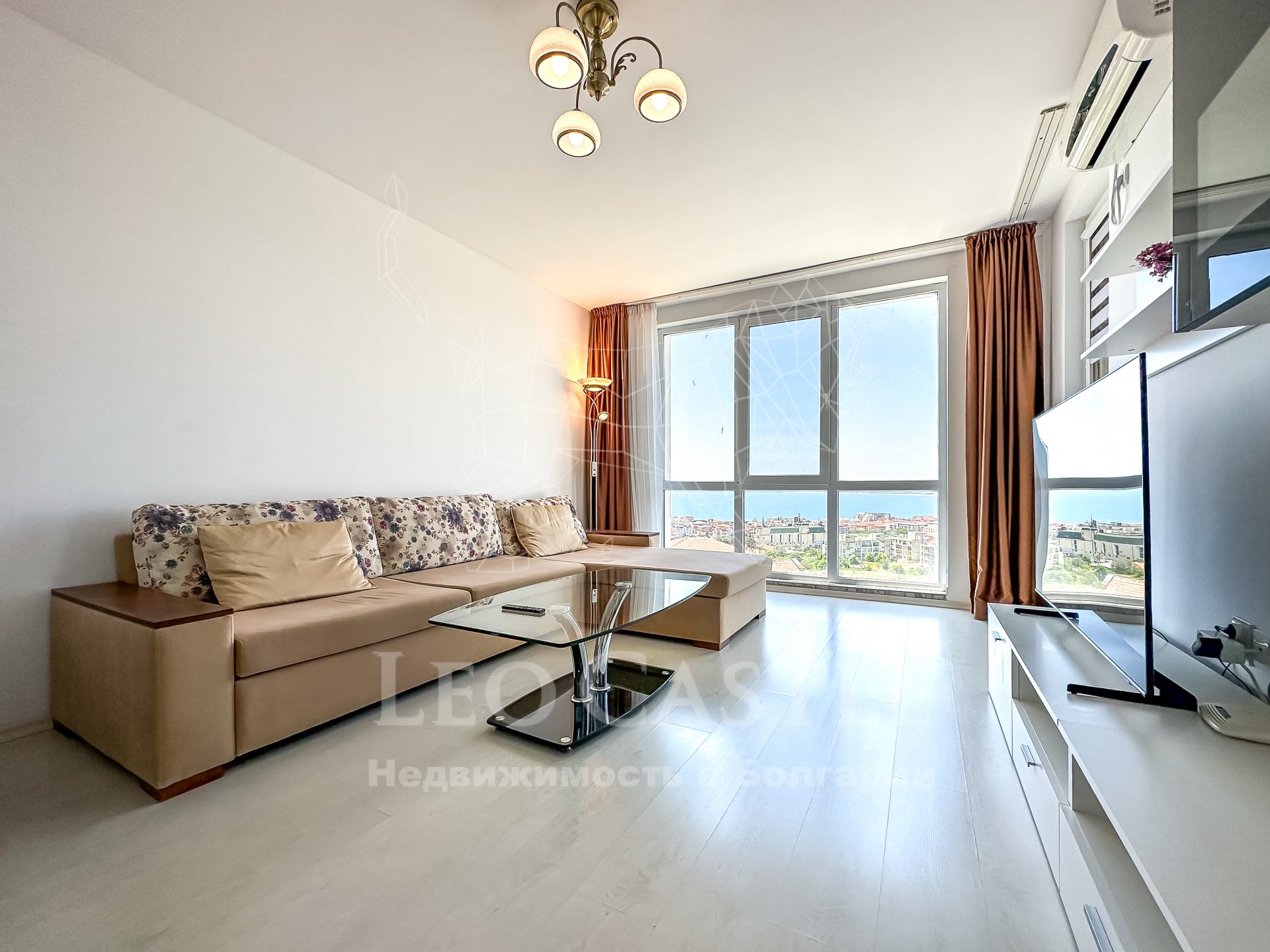 Двухкомнатную квартиру с уникальным панорамным видом на море