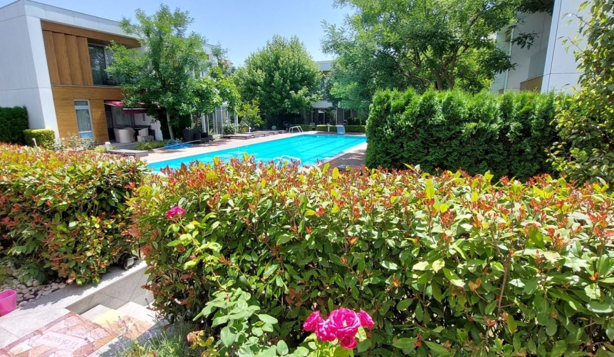 Таунхаус Атлантис, Сарафово