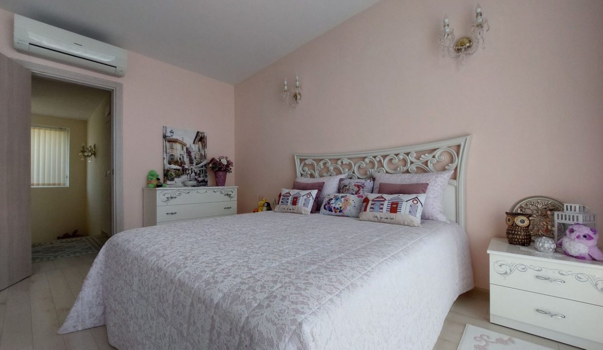 Таунхаус Атлантис, Сарафово