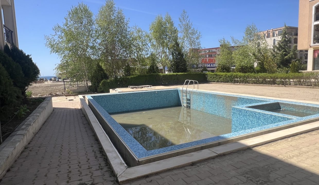 Астория 3, Елените