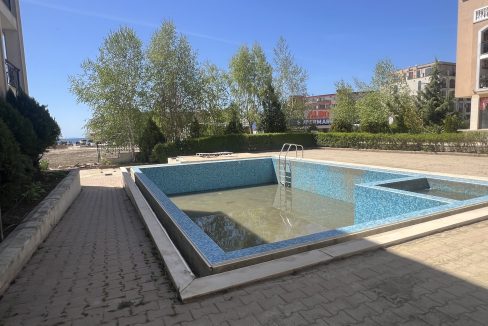 Астория 3, Елените