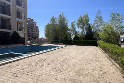 Астория 3, Елените