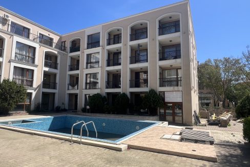 Астория 3, Елените