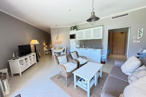 Купить апартамент на ервой линии, Majestic Beach