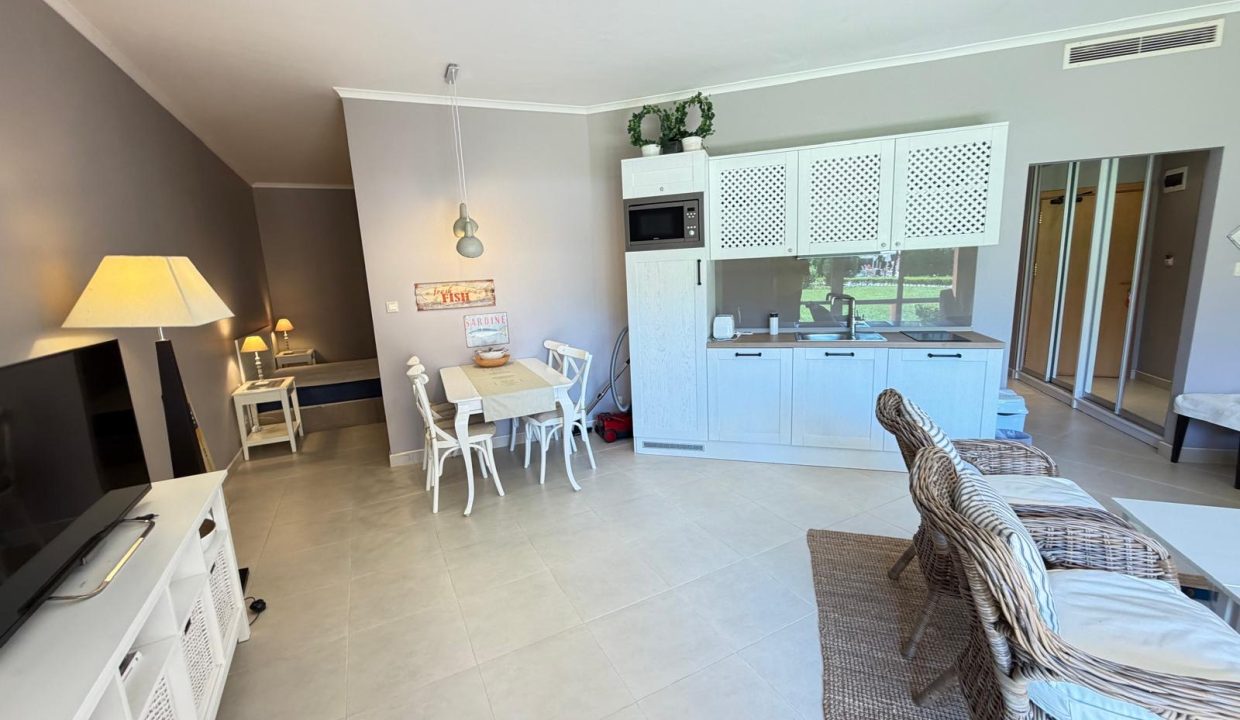 Купить апартамент на ервой линии, Majestic Beach