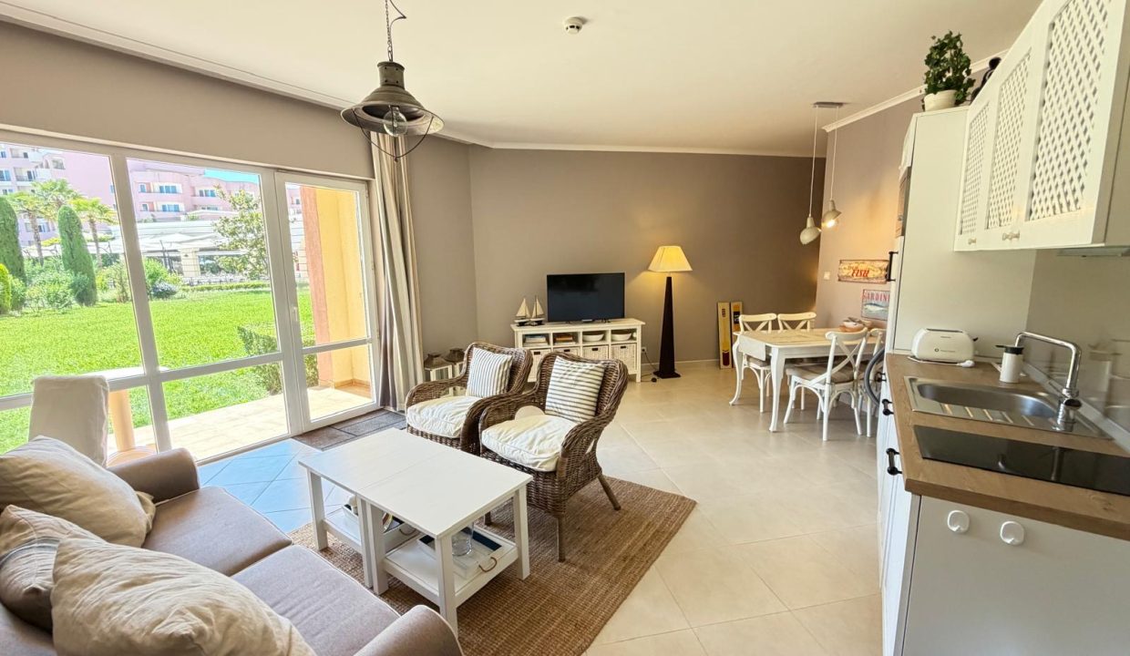 Купить апартамент на ервой линии, Majestic Beach