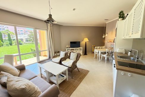 Купить апартамент на ервой линии, Majestic Beach
