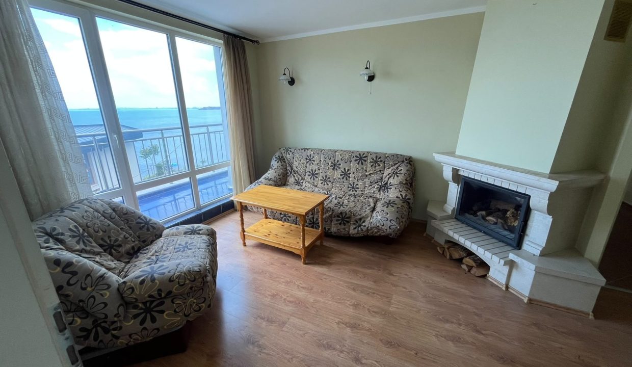 Просторный апартамент на первой линии Поморие