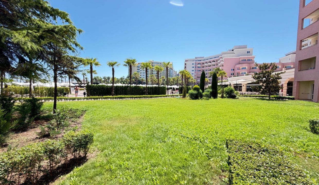 Купить апартамент на ервой линии, Majestic Beach